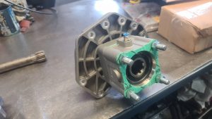 Συστήματα μετάδοσης κίνησης Καλοχώρι Θεσσαλονίκης, δυναμολήπτες Καλοχώρι, σασμανάκια Καλοχώρι, βαλβίδες ανατροπής Καλοχώρι, χειριστήρια αέρος ανατροπής Καλοχώρι, αντλίες ανατροπής-γερανών Καλοχώρι. Αντλίες εμβολοφόρες-γραναζωτές Καλοχώρι, κινήσεις για σιλό πάρτικοφ Καλοχώρι, Εμμανοηλίδης