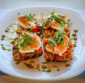 Εστιατόριο Σκιάθος Άγιοι Ανάργυροι, ιταλικό εστιατόριο Σκιάθος, ιταλική κουζίνα Σκιάθος, πιτσαρία Σκιάθος Άγιοι Ανάργυροι, πίτσες Σκιάθος Άγιοι Ανάργυροι, μακαρονάδες Σκιάθος. Φαγητό με θέα Σκιάθος, Πανόραμα