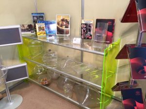 Ακρυλικά προϊόντα Σίνδος Θεσσαλονίκης, plexiglass Σίνδος Θεσσαλονίκης, ακρυλικές βιτρίνες Σίνδος Θεσσαλονίκης, προσπεκτοθήκες Σίνδος Θεσσαλονίκης, ραφιέρες Σίνδος Θεσσαλονίκης, ακρυλικά ράφια Σίνδος Θεσσαλονίκης, Acrilix