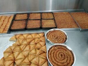 Αρτοποιείο Λευκόβρυση, φούρνος Λευκόβρυση, φρέσκο ψωμί Λευκόβρυση, βουτήματα Λευκόβρυση, σιροπιαστά γλυκά Λευκόβρυση, σφολιάτες Λευκόβρυση, παξιμάδια Λευκόβρυση, Γεύσεις Γης