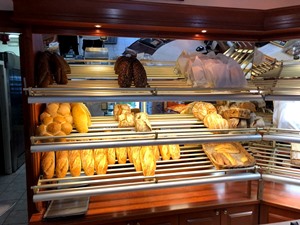 Αρτοποιείο Σαντορίνη Οία, φούρνος Σαντορίνη Οία, αρτοζαχαροπλαστείο Σαντορίνη Οία, ζαχαροπλαστείο Σαντορίνη Οία, ψωμί Σαντορίνη Οία, σφολιάτες Σαντορίνη Οία. Γλυκά ταψιού Σαντορίνη Οία, σιροπιαστά Σαντορίνη Οία, μπισκότα Σαντορίνη Οία, Το Φουρνί