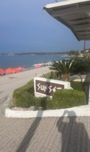 Beach bar Λουρδάτα Κεφαλλονιά, παραλία Λουρδάτα Κεφαλλονιά, cafe bar Λουρδάτα Κεφαλλονιά, καφές Λουρδάτα Κεφαλλονιά, ροφήματα Λουρδάτα Κεφαλλονιά, πρωινά γεύματα Λουρδάτα Κεφαλλονιά, coctail Λουρδάτα Κεφαλλονιά, γλυκά Λουρδάτα Κεφαλλονιά, σνακ Λουρδάτα Κεφαλλονιά, Ηλιοβασίλεμα