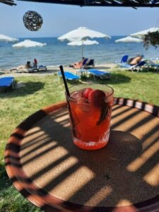 Beach bar Όρμος Θεσσαλονίκης, παραλία Όρμος Θεσσαλονίκης, καφετέρια Όρμος Θεσσαλονίκης, πρωινά γεύματα Όρμος Θεσσαλονίκης, brunch Όρμος Θεσσαλονίκης, κοκτέιλ Όρμος Θεσσαλονίκης, ροφήματα Όρμος Θεσσαλονίκης, σνακ Όρμος Θεσσαλονίκης, Golden Beach 