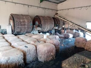 Εμπόριο δερμάτων Καβάλα,  ζωικό λίπος Καβάλα, συντήρηση αλατισμένου δέρματος Καβάλα, αποθήκευση αλατισμένου δέρματος Καβάλα, απολίπωση χοιρινών δερμάτων Καβάλα. Μεταφορά ακατέργαστων δερμάτων Καβάλα, ακατέργαστα υγράλατα αλατισμένα δέρματα Καβάλα, Κίτσος  