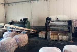 Εμπόριο δερμάτων Καβάλα, ζωικό λίπος Καβάλα, συντήρηση αλατισμένου δέρματος Καβάλα, αποθήκευση αλατισμένου δέρματος Καβάλα, απολίπωση χοιρινών δερμάτων Καβάλα. Μεταφορά ακατέργαστων δερμάτων Καβάλα, ακατέργαστα υγράλατα αλατισμένα δέρματα Καβάλα, Κίτσος