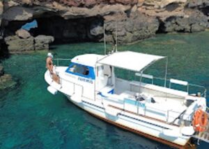 Ενοικίαση σκαφών Φηρά Σαντορίνη, vip κρουαζιέρες Φηρά Σαντορίνη, bout tours Φηρά Σαντορίνη, private tours Φηρά Σαντορίνη, ημερήσιες κρουαζιέρες Φηρά Σαντορίνη, τουριστικές περιηγήσεις Φηρά Σαντορίνη, Anemos 