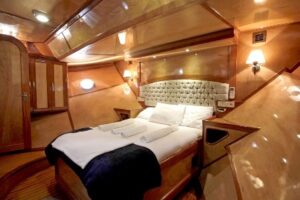 Ενοικιάσεις σκαφών Φοίνικας Σύρος, ενοικιάσεις yacht Φοίνικας Σύρος, vip κρουαζιέρες Φοίνικας Σύρος, boat tours Φοίνικας Σύρος, private tours Φοίνικας Σύρος, ενοικιάσεις ιστιοφόρου Φοίνικας Σύρος, Μαρτσάκης