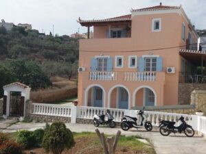 Ενοικιαζόμενα δωμάτια Κουνουπίτσα Σπέτσες, ενοικιαζόμενα διαμερίσματα Κουνουπίτσα Σπέτσες, ξενοδοχείο Κουνουπίτσα Σπέτσες, κατάλυμα Κουνουπίτσα Σπέτσες, διαμονή Κουνουπίτσα Σπέτσες, ξενώνας Κουνουπίτσα Σπέτσες, Captain's 