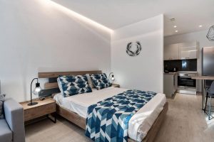 Ενοικιαζόμενα δωμάτια Πεύκοι Ρόδος, ενοικιαζόμενα διαμερίσματα Πεύκοι Ρόδος, βίλλες Πεύκοι Ρόδος, ξενώνας Πεύκοι Ρόδος, καταλύματα Πεύκοι Ρόδος, studios Πεύκοι Ρόδος, George 