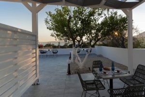 Ενοικιαζόμενα δωμάτια Πεύκοι Ρόδος, ενοικιαζόμενα διαμερίσματα Πεύκοι Ρόδος, βίλλες Πεύκοι Ρόδος, ξενώνας Πεύκοι Ρόδος, καταλύματα Πεύκοι Ρόδος, studios Πεύκοι Ρόδος, George 