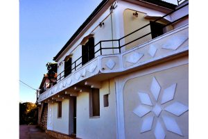 Ενοικιαζόμενα δωμάτια Κιόνι Ιθάκη, επιπλωμένες κατοικίες Κιόνι Ιθάκη, ενοικιαζόμενα διαμερίσματα Κιόνι Ιθάκη, ξενώνας Κιόνι Ιθάκη, κατάλυμα Κιόνι Ιθάκη, διαμονή Κιόνι Ιθάκη, Andriana's 