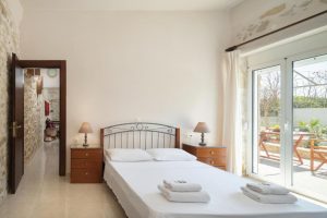 Ενοικιαζόμενα δωμάτια Άγιοι Δέκα Ηράκλειο, ενοικιαζόμενα διαμερίσματα Άγιοι Δέκα , ξενώνας Άγιοι Δέκα Ηράκλειο, κατάλυμα Άγιοι Δέκα Ηράκλειο, studios Άγιοι Δέκα Ηράκλειο, διαμονή Άγιοι Δέκα Ηράκλειο, ξενοδοχείο Άγιοι Δέκα Ηράκλειο, Zeus