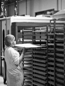 Εργαστήριο ζαχαροπλαστικής Πάτρα, βιοτεχνία παγωτού Πάτρα, παραγωγή σοκολατοειδών Πάτρα, τούρτες Πάτρα, πάστες Πάτρα, γλυκά ταψιού Πάτρα, σιροπιαστά Πάτρα, Εντελβάϊς