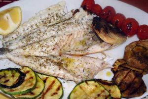 Εστιατόριο Ακρωτήρι Σαντορίνη, ελληνική κουζίνα Ακρωτήρι Σαντορίνη, παραδοσιακά πιάτα Ακρωτήρι Σαντορίνη, ζυμαρικά Ακρωτήρι Σαντορίνη, θαλασσινά Ακρωτήρι Σαντορίνη, κρεατικά Ακρωτήρι Σαντορίνη, φρέσκα ψάρια Ακρωτήρι Σαντορίνη, Αίολος 