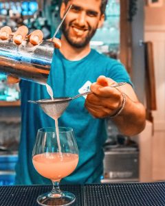 Εστιατόριο Τήνος, καφετέρια Τήνος, καφέ Τήνος, μπαρ Τήνος, ελληνική κουζίνα Τήνος, brunch Τήνος, μακαρονάδες Τήνος, γλυκά Τήνος, coctails Τήνος, Μύρτιλο Bistro