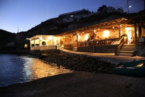 Εστιατόριο Ακρωτήρι Σαντορίνη, ταβέρνα Ακρωτήρι Σαντορίνη, φρέσκα ψάρια Ακρωτήρι Σαντορίνη, θαλασσινά Ακρωτήρι Σαντορίνη, μεσογειακή κουζίνα Ακρωτήρι Σαντορίνη, μακαρονάδες Ακρωτήρι Σαντορίνη, μεζέδες Ακρωτήρι Σαντορίνη, Η Σπηλιά