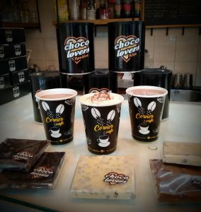 Καφετέρια Καρπενήσι, καφέ Καρπενήσι, ροφήματα Καρπενήσι, χυμοί Καρπενήσι, αλκοολούχα ποτά Καρπενήσι, σνακ Καρπενήσι, σάντουιτς Καρπενήσι. Καφετέριες Καρπενήσι, Corner Cafe