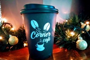 Καφετέρια Καρπενήσι, καφέ Καρπενήσι, ροφήματα Καρπενήσι, χυμοί Καρπενήσι, αλκοολούχα ποτά Καρπενήσι, σνακ Καρπενήσι, σάντουιτς Καρπενήσι. Καφετέριες Καρπενήσι, Corner Cafe