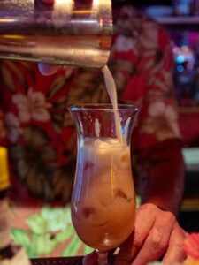 Καφετέρια Κουκάκι Αθήνα, μπαρ Κουκάκι Αθήνα, καφές Κουκάκι Αθήνα, πρωινά γεύματα Κουκάκι Αθήνα, ροφήματα Κουκάκι Αθήνα, κοκτέιλ Κουκάκι Αθήνα, ποτά Κουκάκι Αθήνα, burgers Κουκάκι Αθήνα, Tiki Bar 