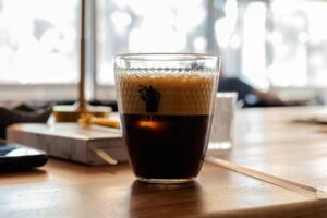 Καφετέρια Λαμία, μπαρ Λαμία, καφές Λαμία, ροφήματα Λαμία, πρωινά γεύματα Λαμία, κοκτέιλ Λαμία, γλυκά Λαμία, φυσικοί χυμοί Λαμία, Cosmos