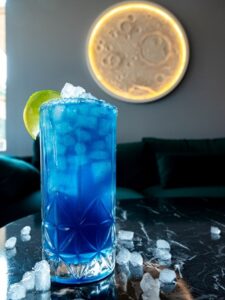 Καφετέρια Λαμία, μπαρ Λαμία, καφές Λαμία, ροφήματα Λαμία, πρωινά γεύματα Λαμία, κοκτέιλ Λαμία, γλυκά Λαμία, φυσικοί χυμοί Λαμία, Cosmos