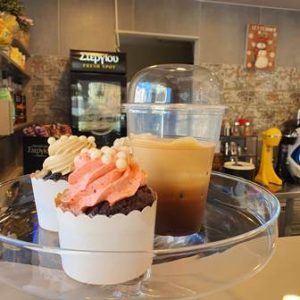 Καφετέρια Νίκαια Αττικής, καφές Νίκαια Αττικής, ροφήματα Νίκαια Αττικής, σφολιάτες Νίκαια Αττικής, πρωινά γεύματα Νίκαια Αττικής, φυσικοί χυμοί Νίκαια Αττικής, σνακ Νίκαια Αττικής, Hot N' Cold 