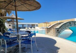 Καφετέρια Πλάκα Νάξος, beach bar Πλάκα Νάξος, μπαρ Πλάκα Νάξος, pool bar Πλάκα Νάξος, καφές Πλάκα Νάξος, ροφήματα Πλάκα Νάξος, σνακ Πλάκα Νάξος, κοκτέιλ Πλάκα Νάξος, πρωινά γεύματα Πλάκα Νάξος, Plakafe 