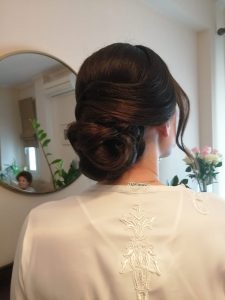 Κομμωτήριο Καλαμπάκα, κομμώτρια Καλαμπάκα, μπαλαγιάζ Καλαμπάκα, νυφικό χτένισμα Καλαμπάκα, βραδινό χτένισμα Καλαμπάκα, κούρεμα γυναικείο Καλαμπάκα, θεραπεία κερατίνης Καλαμπάκα, De Styll