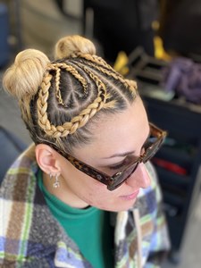 Κομμωτήριο Βέροια, κουρέματα γυναικεία Βέροια, βαφές μαλλιών Βέροια, ανταύγειες Βέροια, μανικιούρ Βέροια, πεντικιούρ Βέροια, βραδινά χτενίσματα Βέροια, SD