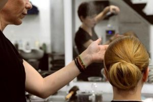 Κομμωτήριο Σύνταγμα Αθήνα, κομμώτρια Σύνταγμα Αθήνα, κούρεμα γυναικείο Σύνταγμα Αθήνα, χτένισμα βραδινό Σύνταγμα Αθήνα, ανταύγειες Σύνταγμα Αθήνα, βαφές μαλλιών Σύνταγμα Αθήνα, New Angels