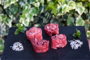 Κρεοπωλείο Χαλκίδα, χασάπικο Χαλκίδα, κρεατοσκευάσματα Χαλκίδα, νωπά κρέατα Χαλκίδα, φρέσκα κρέατα Χαλκίδα. Χοιρινό κρέας Χαλκίδα, μοσχαρίσιο κρέας Χαλκίδα. Κρεοπωλεία Χαλκίδα, Ο Κούλης