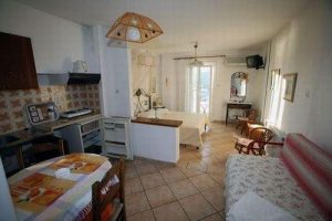 Ξενοδοχείο Μπατσί Άνδρος, ενοικιαζόμενα δωμάτια Μπατσί Άνδρος, ενοικιαζόμενα διαμερίσματα Μπατσί Άνδρος. Καταλύματα Μπατσί Άνδρος, διαμονή Μπατσί Άνδρος. Ξενοδοχεία Μπατσί Άνδρος, Hotel Meltemi