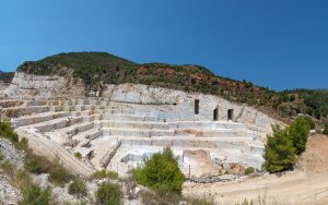 Λατομείο Διόνυσος, άμμος Διόνυσος, δομικά υλικά Διόνυσος, ανθρακικό ασβέστιο Διόνυσος, χαλίκι Διόνυσος, γαρμπίλι Διόνυσος, μαρμαρόσκονη Διόνυσος, πλάκες Διόνυσος, Dionysso Marble 