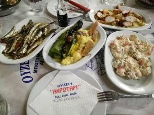 Μεζεδοπωλείο Βόλος, ουζερί Βόλος, τσιπουράδικο Βόλος, θαλασσινά Βόλος, μαγειρευτά φαγητά Βόλος, μεζέδες Βόλος, οστρακοειδή Βόλος, φρέσκα ψάρια Βόλος, Ακρωτήρι 