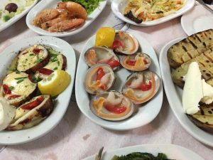 Μεζεδοπωλείο Βόλος, ουζερί Βόλος, τσιπουράδικο Βόλος, θαλασσινά Βόλος, μαγειρευτά φαγητά Βόλος, μεζέδες Βόλος, οστρακοειδή Βόλος, φρέσκα ψάρια Βόλος, Ακρωτήρι 