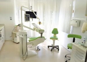 Οδοντιατρείο Νέα Σμύρνη, οδοντίατρος Νέα Σμύρνη, λεύκανση δοντιών Νέα Σμύρνη, εμφυτεύματα Νέα Σμύρνη, εξαγωγές δοντιών Νέα Σμύρνη, σφραγίσματα Νέα Σμύρνη, καθαρισμός δοντιών Νέα Σμύρνη, Dental Clinic