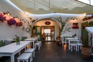 Εστιατόριο Φηροστεφάνι Σαντορίνη, καφετέρια Φηροστεφάνι Σαντορίνη, παραδοσιακό εστιατόριο Φηροστεφάνι Σαντορίνη, ταβέρνα Φηροστεφάνι Σαντορίνη. Φαγητό Φηροστεφάνι Σαντορίνη, καφές Φηροστεφάνι Σαντορίνη. Εστιατόρια Φηροστεφάνι Σαντορίνη, Το Μπρίκι