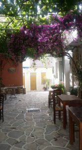 Παραδοσιακό καφενείο Χαλκείο Νάξος, καφενείο Χαλκείο Νάξος, καφές Χαλκείο Νάξος, γλυκά Χαλκείο Νάξος, σπιτικό φαγητό Χαλκείο Νάξος. Παραδοσιακά καφενεία Χαλκείο Νάξος, Το Σπιτικό Γαλακτομπούρεκο.