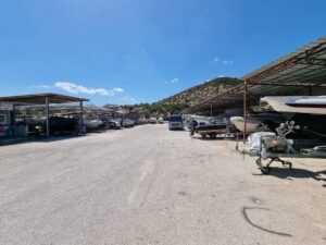 Πάρκινγκ σκαφών Λαύριο, πάρκινγκ αυτοκινήτων Λαύριο, συντήρηση σκαφών Λαύριο, επισκευή σκαφών Λαύριο, ανελκύσεις σκαφών Λαύριο, μεταφορά σκαφών Λαύριο, στεγασμένες θέσεις Λαύριο, Αντωνιάδης 