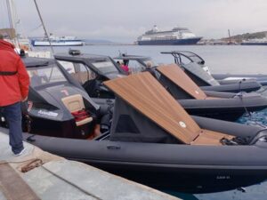 Πάρκινγκ σκαφών Λαύριο, πάρκινγκ αυτοκινήτων Λαύριο, συντήρηση σκαφών Λαύριο, επισκευή σκαφών Λαύριο, ανελκύσεις σκαφών Λαύριο, μεταφορά σκαφών Λαύριο, στεγασμένες θέσεις Λαύριο, Αντωνιάδης 