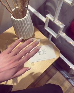 Περιποίηση άκρων Γλυφάδα, μανικιούρ Γλυφάδα, πεντικιούρ Γλυφάδα, τεχνητά νύχια Γλυφάδα, ακρυλικό Γλυφάδα, άκριτζελ Γλυφάδα, ημιμόνιμο μανικιούρ Γλυφάδα, μακιγιάζ Γλυφάδα, Mpinti 