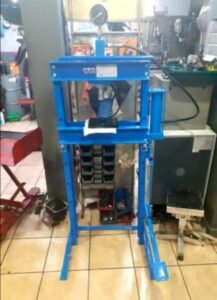 Συνεργείο μοτοσυκλετών Αιγάλεω, εμπόριο μοτοσυκλετών Αιγάλεω, ανταλλακτικά μηχανών Αιγάλεω, service μηχανών Αιγάλεω, επισκευή μηχανής Αιγάλεω, αξεσουάρ μηχανής Αιγάλεω, Σπαθάρης 