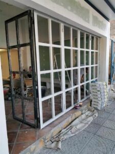 Συστήματα αλουμινίου Πειραιάς, μεταλλικές κατασκευές Πειραιάς, κουφώματα αλουμινίου Πειραιάς, κάγκελα Πειραιάς, ρολά Πειραιάς, γκαραζόπορτες Πειραιάς, ψευδοροφές Πειραιάς, πόρτες ασφαλείας Πειραιάς, σκάλες Πειραιάς, μεταλλικά έπιπλα Πειραιάς, Ags 