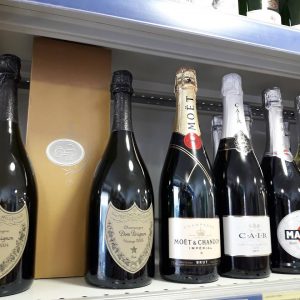 Σούπερ μάρκετ Φηρά Σαντορίνη, super market Φηρά Σαντορίνη, αλλαντικά Φηρά Σαντορίνη, τυροκομικά Φηρά Σαντορίνη, τρόφιμα Φηρά Σαντορίνη, απορρυπαντικά Φηρά Σαντορίνη, χαρτικά Φηρά Σαντορίνη, λαχανικά Φηρά Σαντορίνη, Καρουάνος 