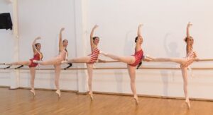 Σχολή χορού Κολωνάκι Αθήνα, μαθήματα χορού Κολωνάκι Αθήνα, μαθήματα μπαλέτου Κολωνάκι Αθήνα, μαθήματα σύγχρονου χορού Κολωνάκι Αθήνα, μαθήματα ρυθμικής Κολωνάκι Αθήνα, yoga Κολωνάκι Αθήνα,10 Dance