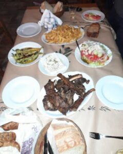 Ταβέρνα Γράμος Καστοριάς, ψησταριά Γράμος Καστοριάς, ψητά κρέατα Γράμος Καστοριάς, κρέατα στη σούβλα Γράμος Καστοριάς, χειροποίητες πίτες Γράμος Καστοριάς, μαγειρευτά φαγητά Γράμος Καστοριάς, ζυμαρικά Γράμος Καστοριάς, Sourlas