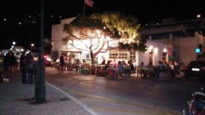 Ταβέρνα Ίος, μεζεδοπωλείο Ίος, ουζερί Ίος, εστιατόριο Ίος, μαγειρευτά φαγητά Ίος, ψαροταβέρνα Ίος, φαγητό Ίος, The Octopus Tree