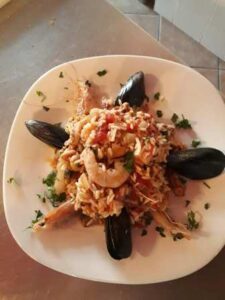 Ταβέρνα Τήνος, ψαροταβέρνα Τήνος, ουζερί Τήνος, φρέσκα ψάρια Τήνος, θαλασσινά Τήνος, ζυμαρικά Τήνος, ψαρομεζέδες Τήνος, μαγειρευτά φαγητά Τήνος, Μιχάλης 