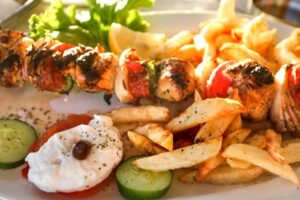 Ταβέρνα Χάλκι Νάξος, εστιατόριο Χάλκι Νάξος, μαγειρευτά φαγητά Χάλκι Νάξος, ψητά κρέατα Χάλκι Νάξος, ζυμαρικά Χάλκι Νάξος, χειροποίητες πίτες Χάλκι Νάξος, Γιάννης 