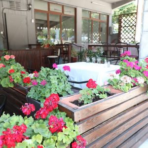 Ταβέρνα Ακριτοχώρι Σερρών, παραδοσιακή κουζίνα Ακριτοχώρι Σερρών, μαγειρευτά φαγητά Ακριτοχώρι Σερρών, κρεατικά Ακριτοχώρι Σερρών, μακαρονάδες Ακριτοχώρι Σερρών, ψητά κρέατα Ακριτοχώρι Σερρών, Το Μπελλές